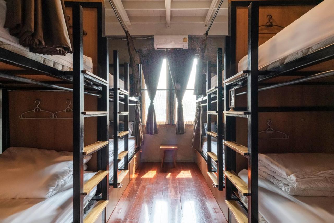 Oyo 685 Am Bed Hostel Bangkok Exterior photo